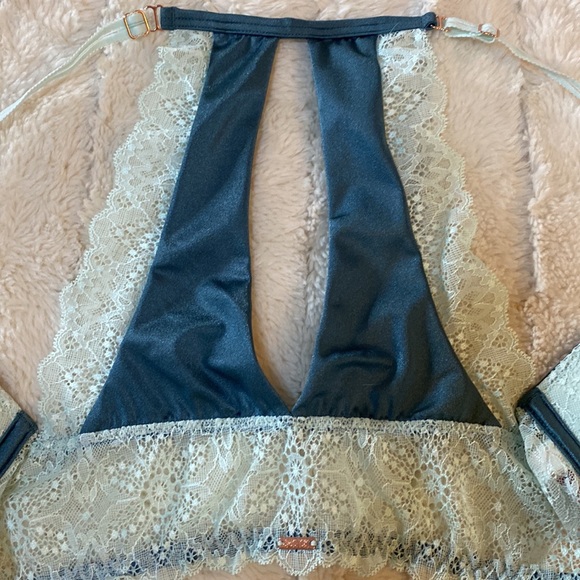 VS/PINK 32D Bra Bundle - Picture 3 of 6